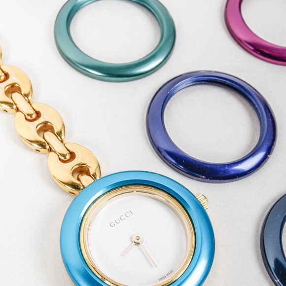 SOLD Gucci Vintage Interchangeable Bezel Watch - Picture 6 of 10